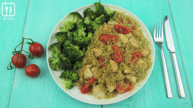 Kip met quinoa, tomaat en broccoli